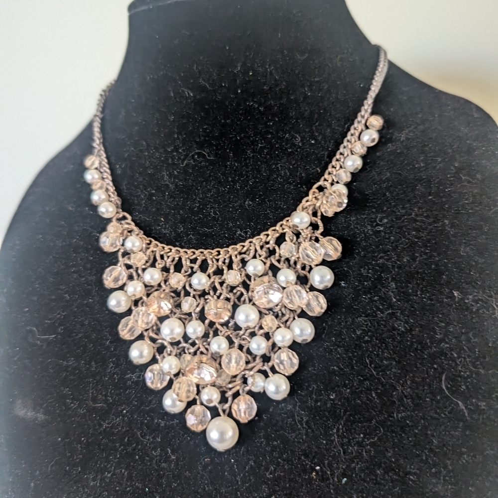 Elegant Pearl and Crystal Necklace - Picture 5 of 10